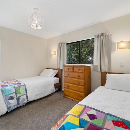 Wharerata - Otaki Beach Holiday Home Buitenkant foto