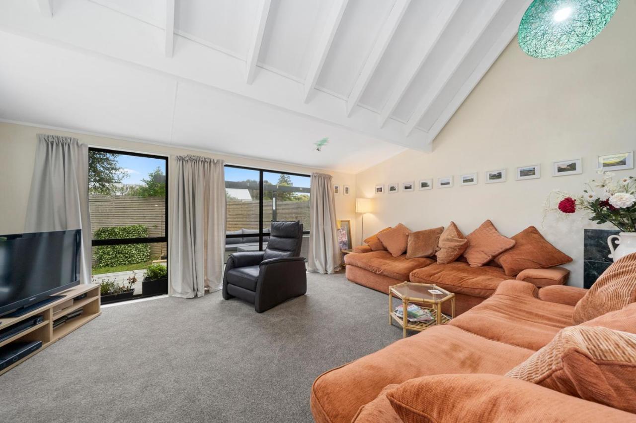 Wharerata - Otaki Beach Holiday Home Buitenkant foto