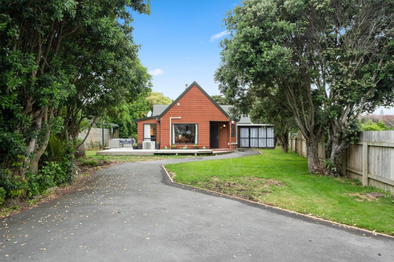 Wharerata - Otaki Beach Holiday Home Buitenkant foto
