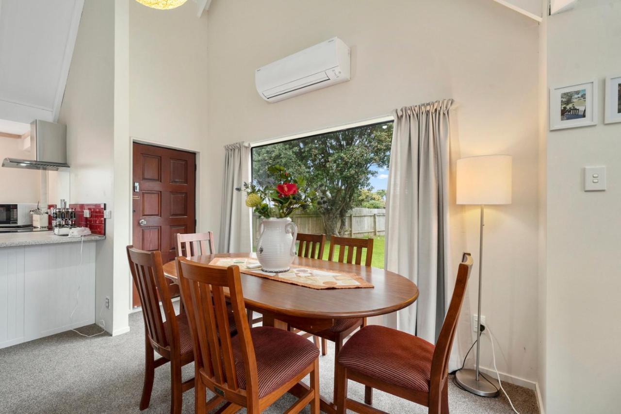 Wharerata - Otaki Beach Holiday Home Buitenkant foto