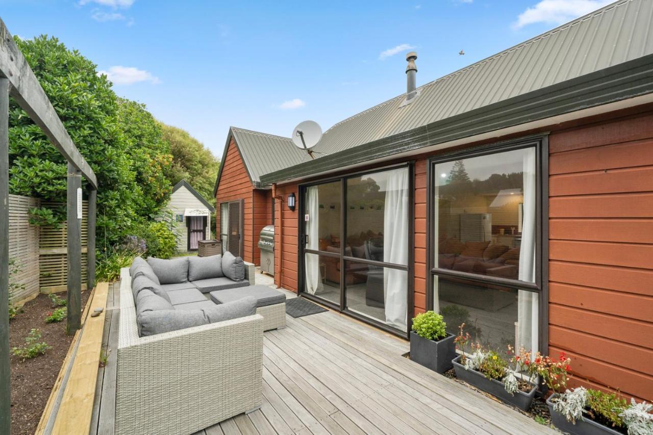Wharerata - Otaki Beach Holiday Home Buitenkant foto