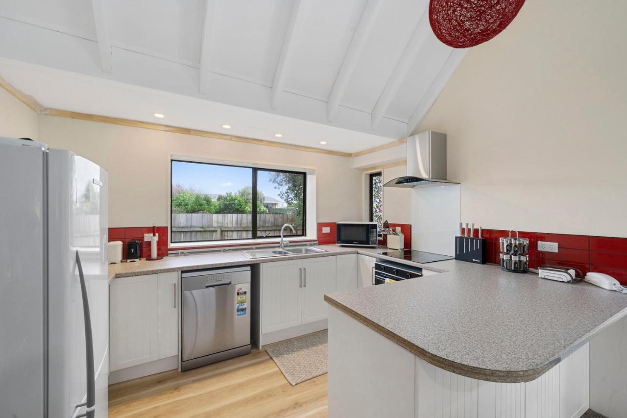 Wharerata - Otaki Beach Holiday Home Buitenkant foto